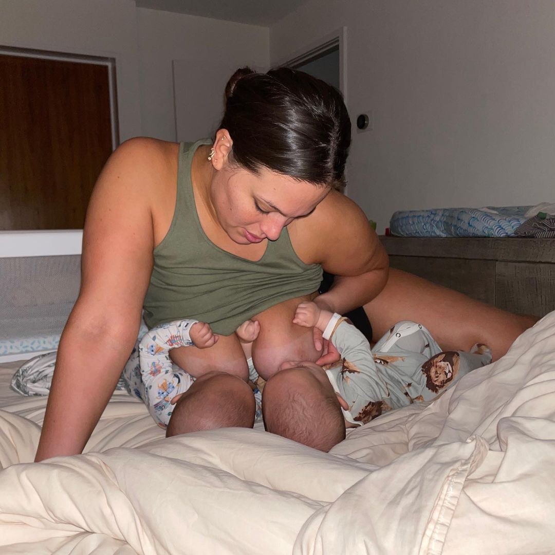 Ashley Graham com dos gêmeos (Foto: reprodução Instagram )
