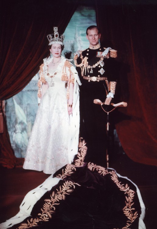 Rainha Elizabeth II e Príncipe Philip, Duque de Edimburgo, após coroação em 1953. (Foto: Wikimedia Commons)