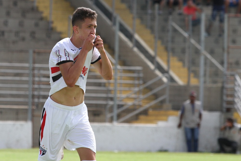Grêmio contrata promessa da base do São Paulo por dois anos