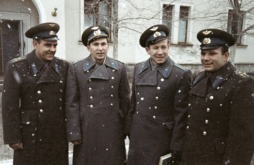 Da esquerda para a direita: os cosmonautas da URSS Vladimir Komarov, Pavel Belyayev, Alexei Leonov e Yuri Gagarin (Foto: RIA Novosti /Sputnik/AFP)