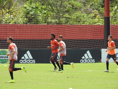 Em treino técnico, Zé Ricardo testa Fernandinho, Gabriel e Vizeu juntos