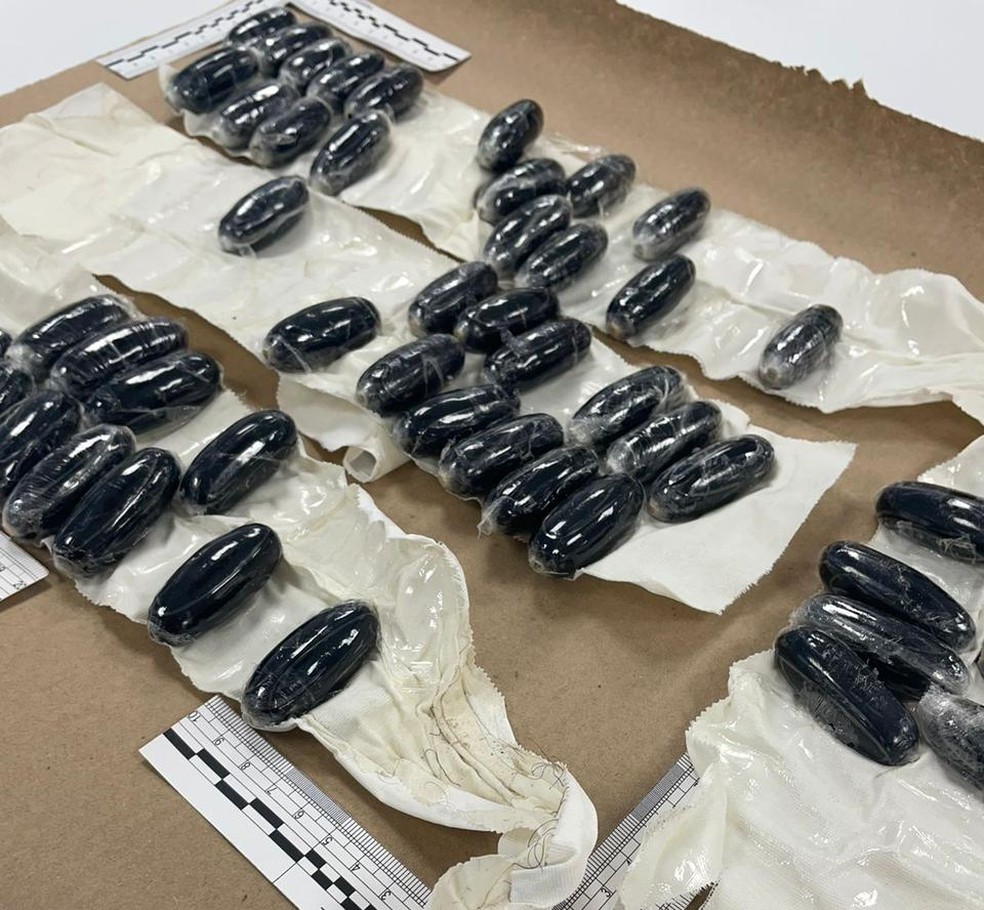 Cápsulas de cocaína que homem tentava transportar em aeroporto de João Pessoa — Foto: Polícia Federal/Divulgação