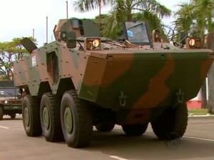 Novo blindado é utilizado em treinamento do Exército em Pirassununga, SP (Foto: Wilson Aiello/EPTV)