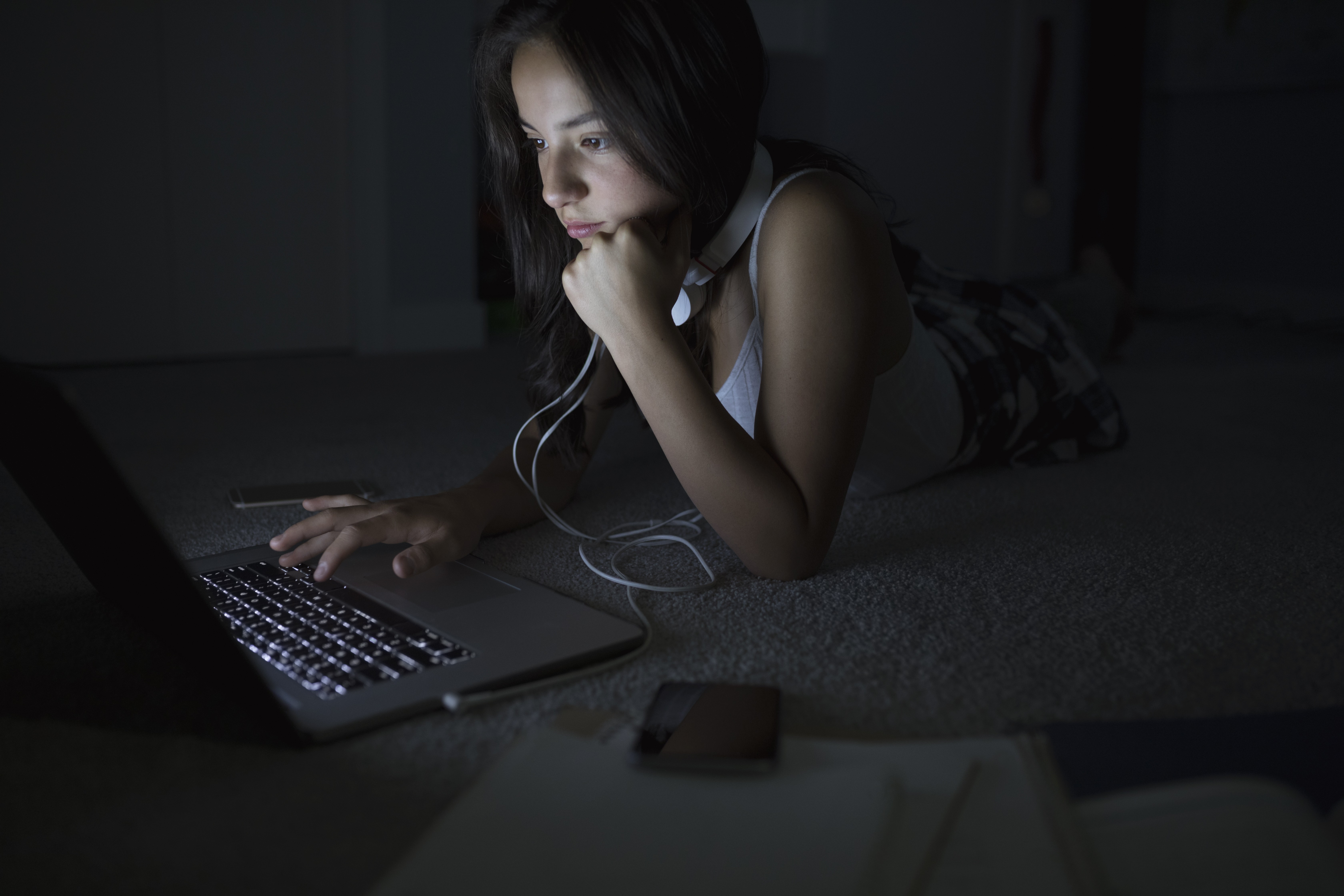 Filhos usando a internet é algo inevitável - mas é possível protegê-los dos males do mundo virtual (Foto: Getty Images/ Hero Images)