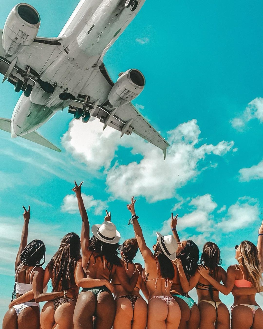 Bailarinas do Domingão curtem férias juntas (Foto: Reprodução / Instagram)
