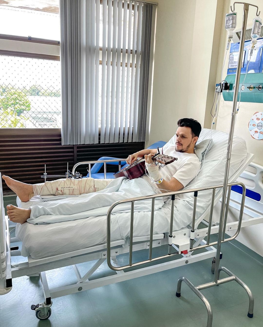 Cantor Thiago Costa recebe alta do hospital no Pará (Foto: Reprodução / Instagram)