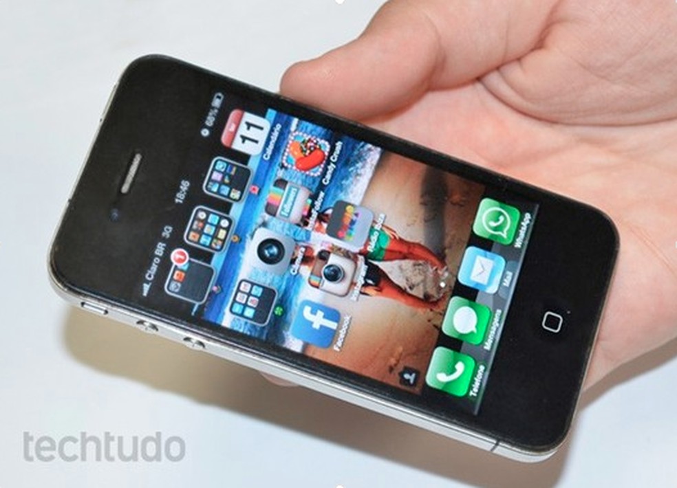 Fenômeno que atingiu o iPhone 4 foi corrigido nas versões seguintes — Foto: TechTudo