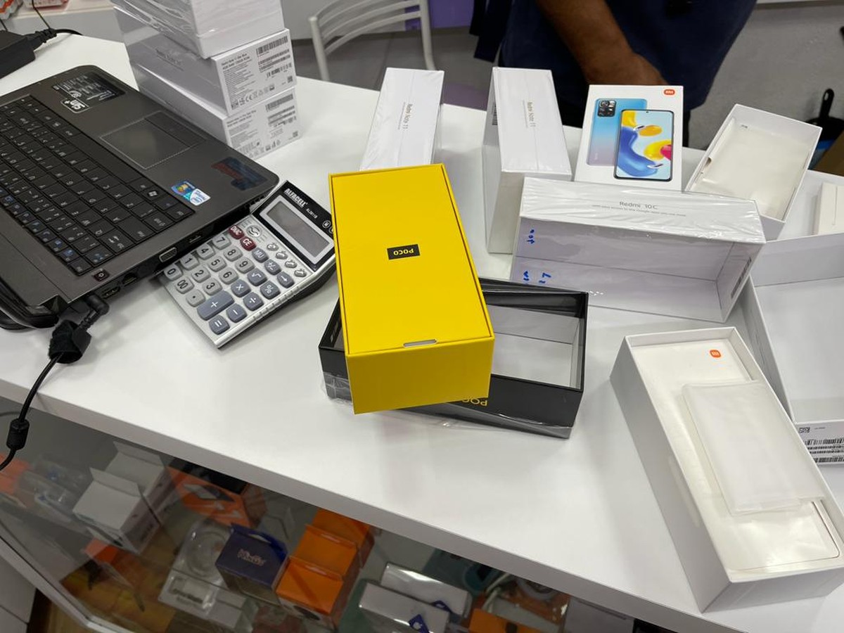 Receita Federal e PM fazem operação de combate ao comércio ilegal de celulares e cigarros eletrônicos em Montes Claros