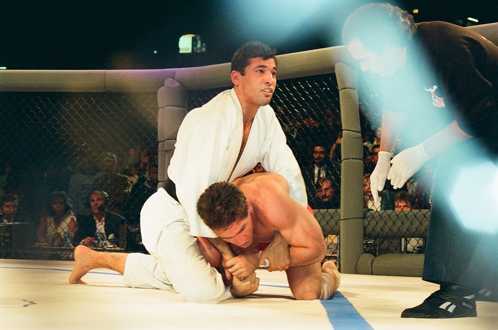 Royce Gracie x Ken Shamrock no UFC 1 — Foto: Susumu Nagao