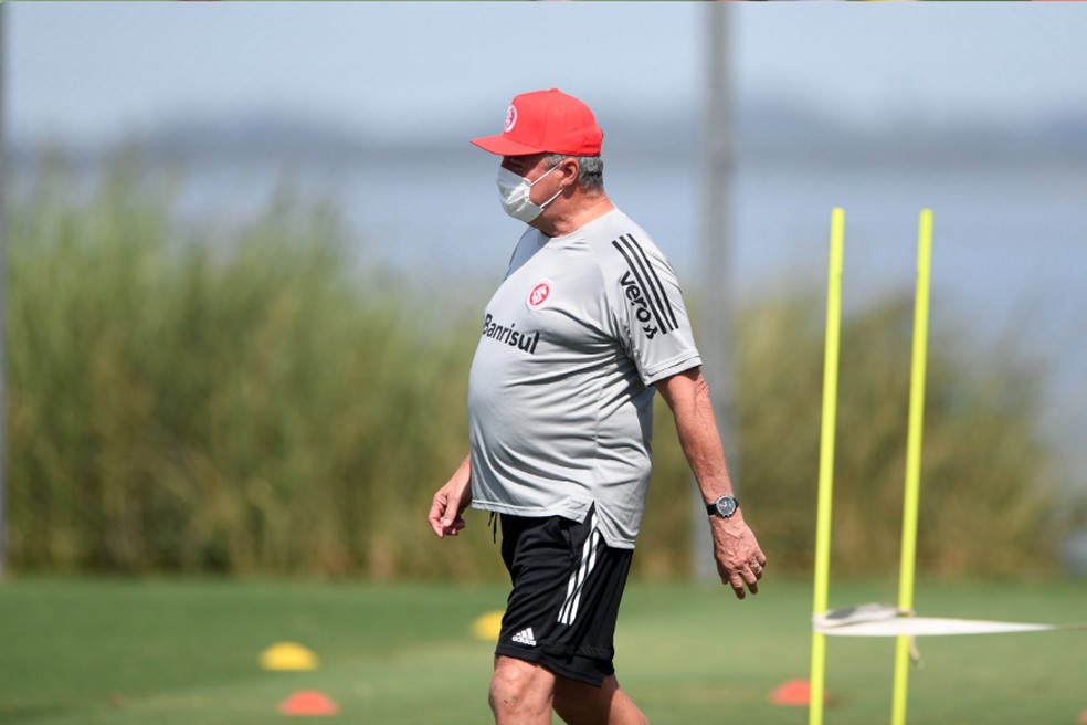 Abel Braga comanda o último treino do Inter no ano — Foto: Ricardo Duarte/Divulgação Internacional