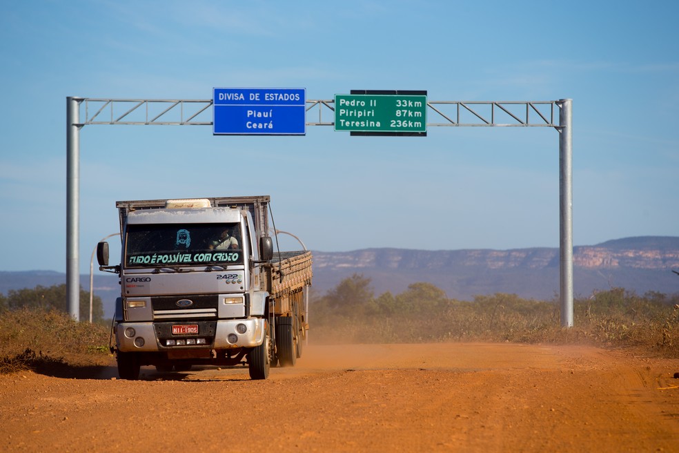 Divisa entre o Ceará e o Piauí na BR404. — Foto: Cid Barbosa/SVM