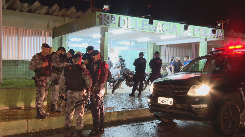 Morte de policial militar que reagiu a assalto foi registrada na 19ª Delegacia de Polícia, em Ceilândia, no DF — Foto: TV Globo/Reprodução