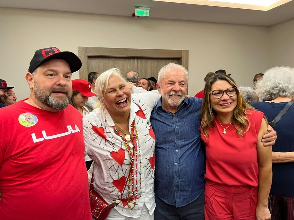 Fafá de Belém posa com Lula após vitória — Foto: Reprodução/Instagram