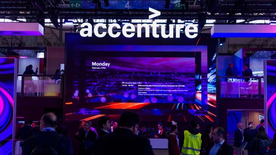 Accenture corta 19 mil empregos e reduz previsões por preocupações com gastos menores em TI