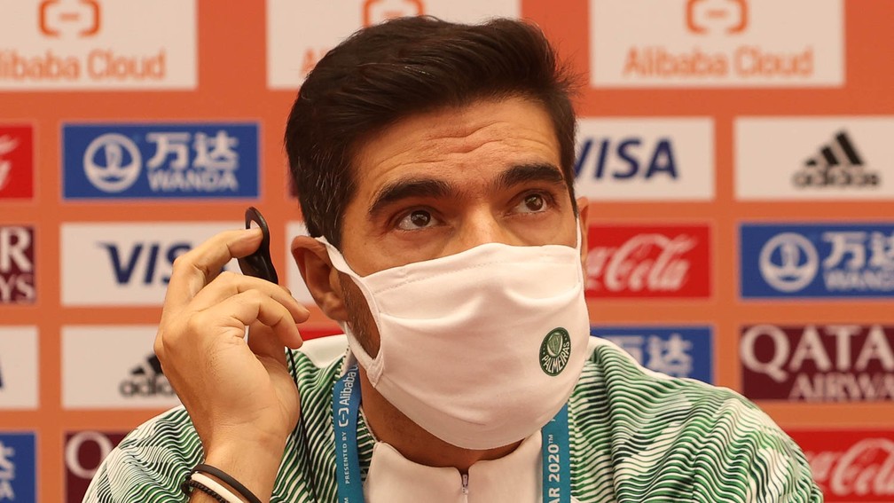 Abel Ferreira, técnico do Palmeiras, em entrevista coletiva no Catar — Foto: Cesar Greco / Ag. Palmeiras