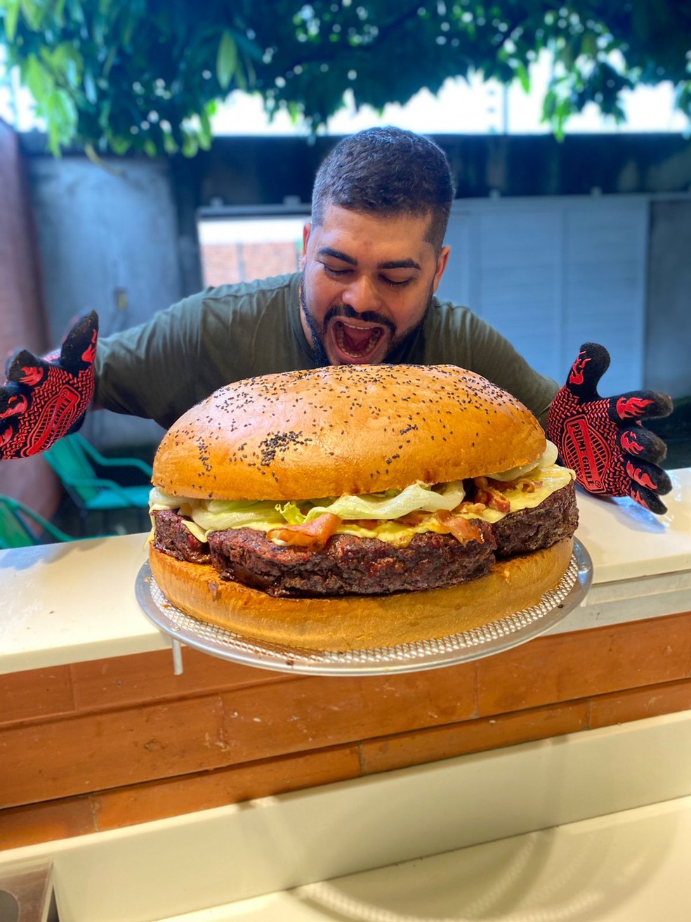 Conheça o empresário que viralizou com a criação do hambúrguer 'gigante' em cidade maranhense — Foto: Arquivo pessoal