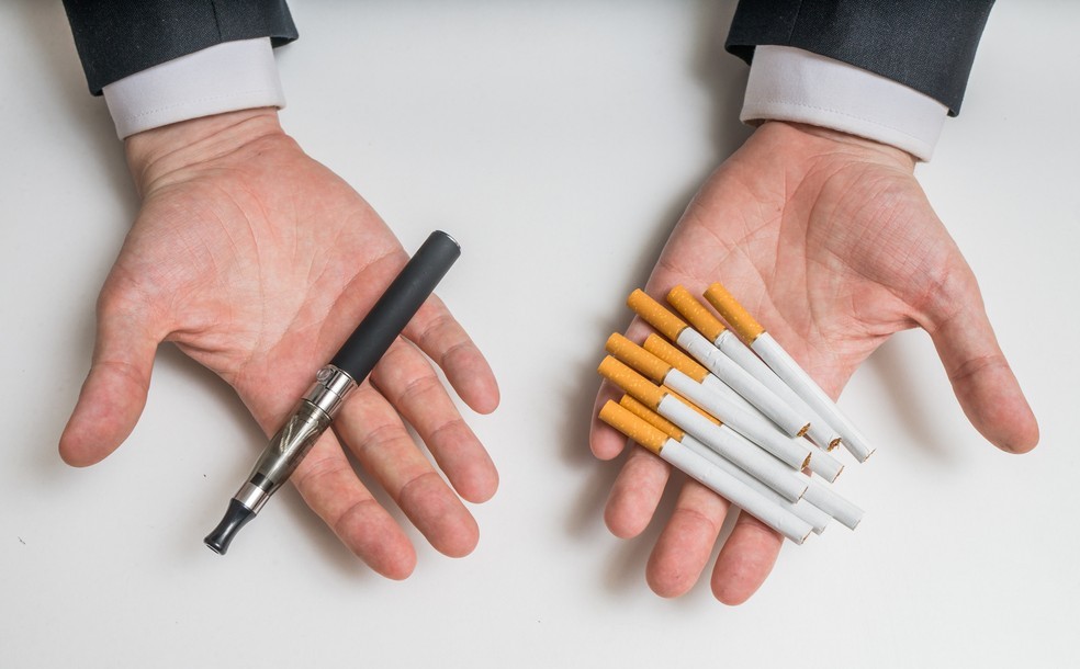 Diferenças entre cigarro eletrônico e cigarro convencional não diminuem dependência  — Foto: Getty Images