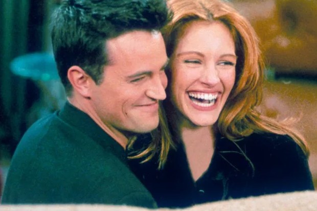 Matthew Perry and Julia Roberts in Friends (Photo: Playback)