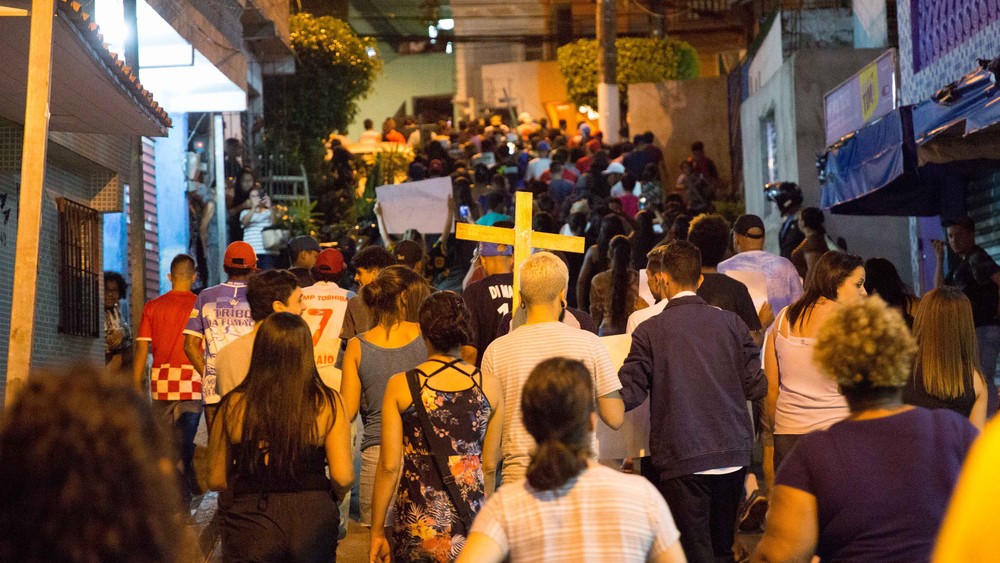 Moradores protestam em Paraisópolis neste domingo (1º)