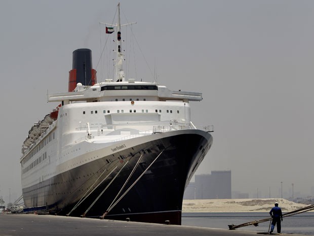 O navio Queen Elizabeth 2 em Dubai (Foto: Kamran Jebreili/AP Photo)