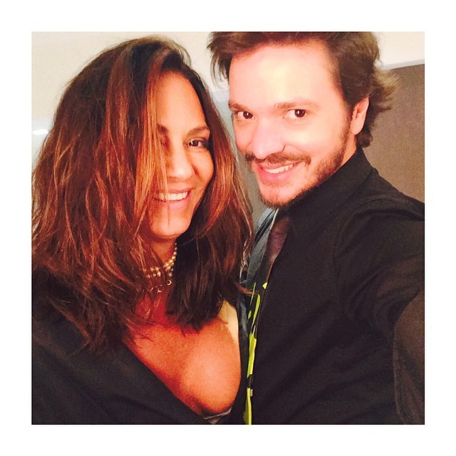Luiza Brunet quase mostrou demais ao posar ao lado de Tiago Parente (Foto: Instagram/ Reprodução)