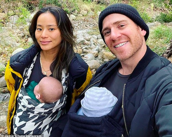 A atriz Jamie Chung com o marido e os filhos (Foto: Instagram)