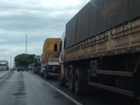 Caminhoneiros se unem em protesto e causam lentidão em rodovias no PR