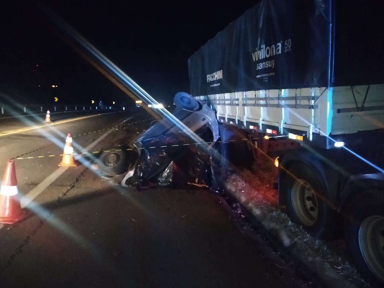 Homem morre após carro e caminhão baterem de frente na PR-277, em Nova Laranjeiras