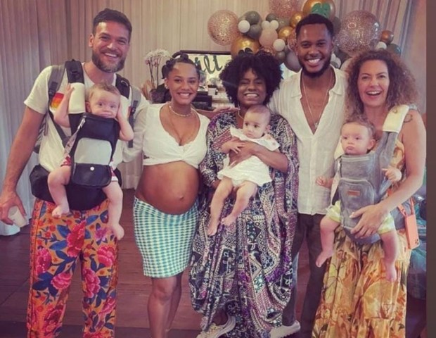 Jéssica Ellen e Dan Ferreira com Shirley Cruz, Fabíula Nascimento, Emílio Dantas e filhos (Foto: Reprodução do Instagram)