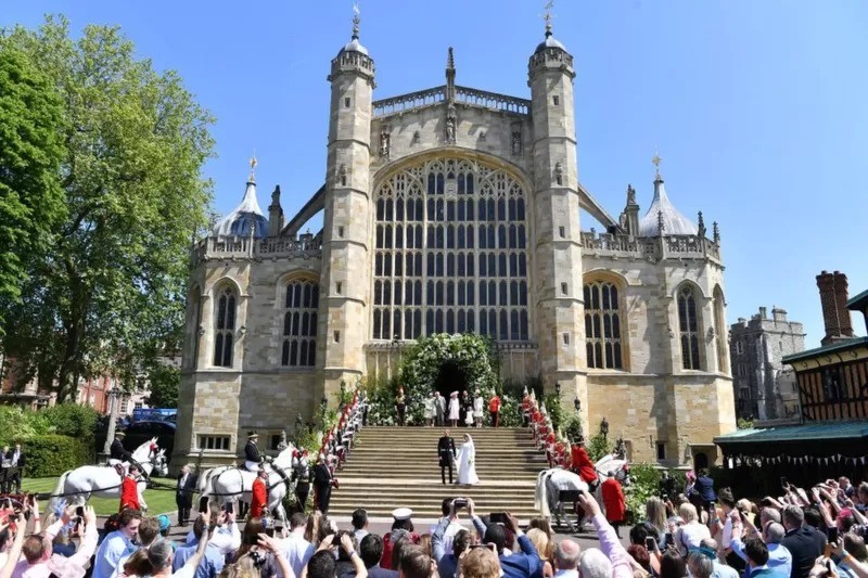 A Capela de São Jorge também serviu de cenário para casamentos reais, como o de Harry e Meghan em 2018 (Foto: GETTY IMAGES via BBC)