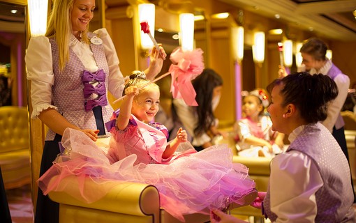  O salão infantil Bibbidi Bobbidi Boutique transforma pequenas em princesas