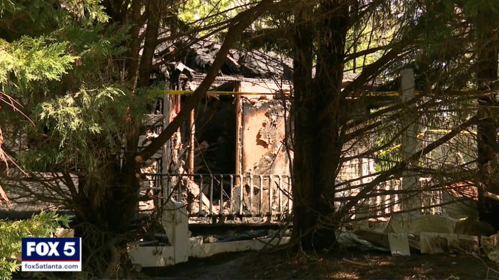 Zoe McCue morreu depois de ficar presa em seu quarto quando o incêndio começou (Foto: reprodução Fox 5)