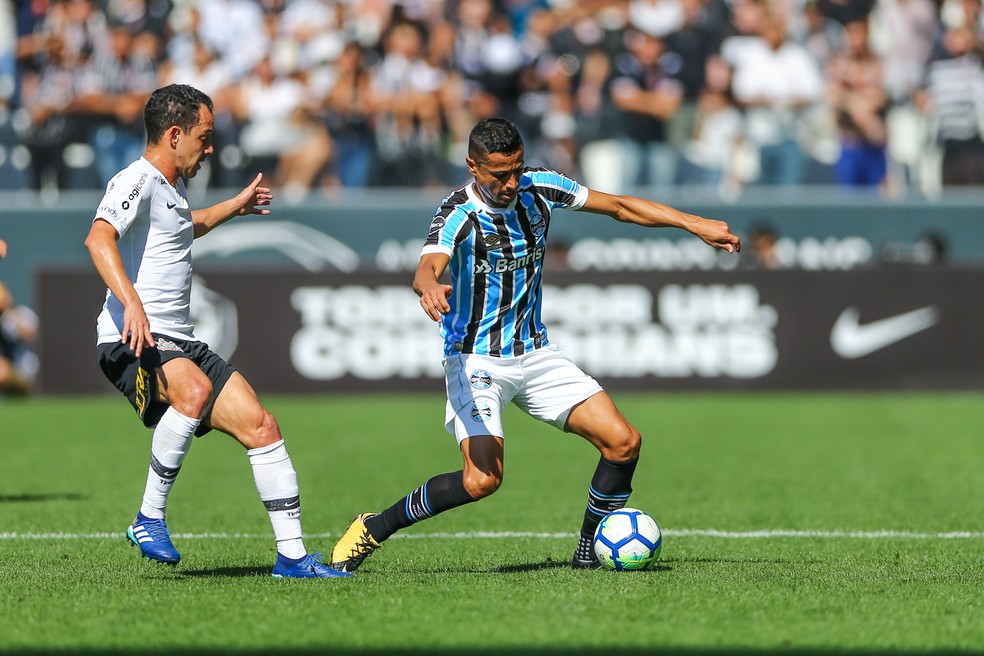 Cícero atuou ao lado de Jailson no meio-campo (Foto: Lucas Uebel/Grêmio)