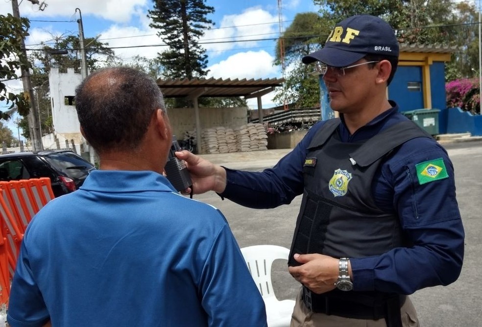 Durante a Operação Ano Novo da PRF em Pernambuco foram realizados 1.842 testes do bafômetro — Foto: PRF/Divulgação
