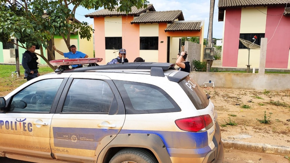 Morador foi encontrado morto nessa quarta-feira (11) dentro de uma casa no Distrito de Primaverinha em Sorriso — Foto: Ronaldo Igaxira