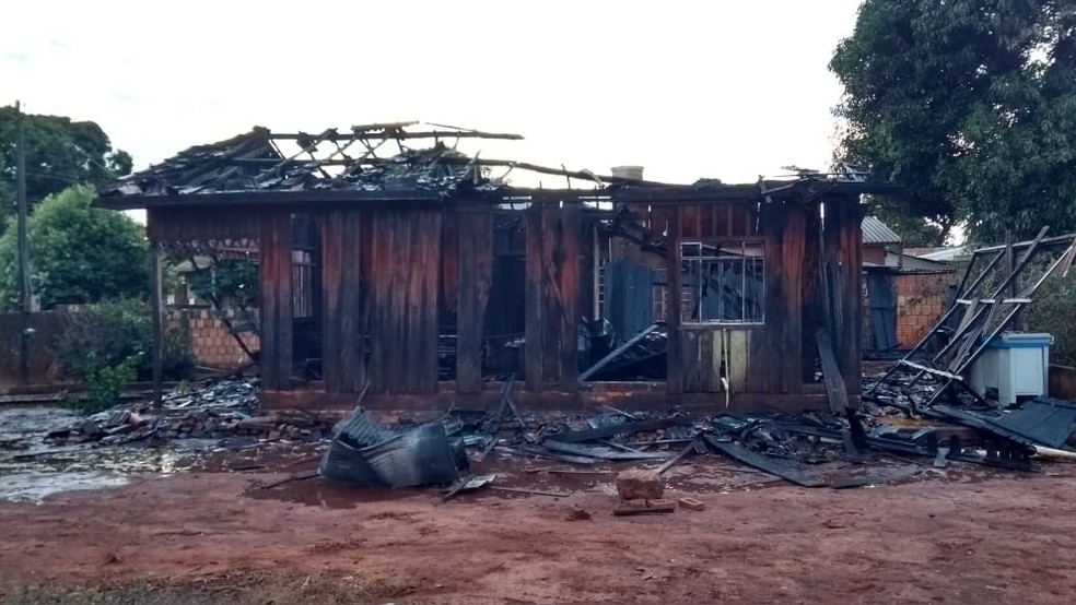Polícia investiga 8 incêndios criminosos em casas, veículos e terrenos baldios, em Ivinhema (MS). — Foto: Corpo de Bombeiros/Divulgação