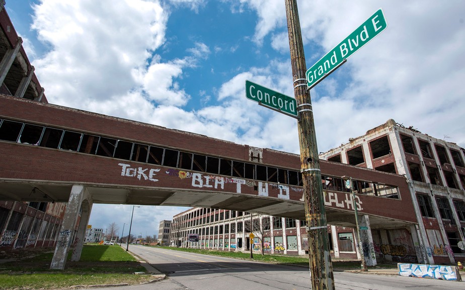 Fábrica de carros da Packard abandonada há quase 70 anos em Detroit