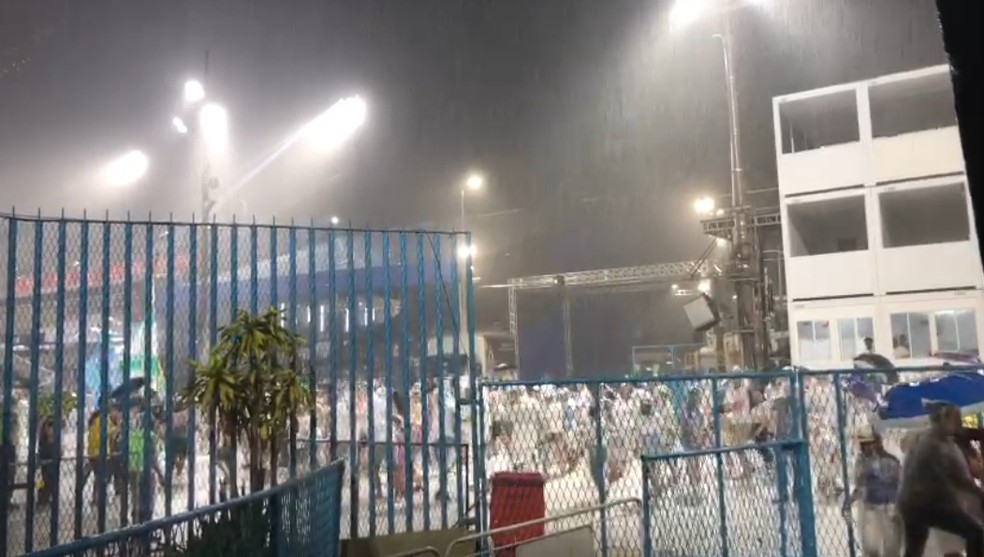 Marquês de Sapucaí, no Centro do Rio, também sofreu com a chuva — Foto: Reprodução