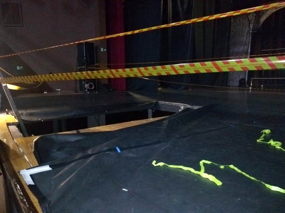 Área danificada está isolada no teatro de Americana — Foto: Marília Rastelli / EPTV