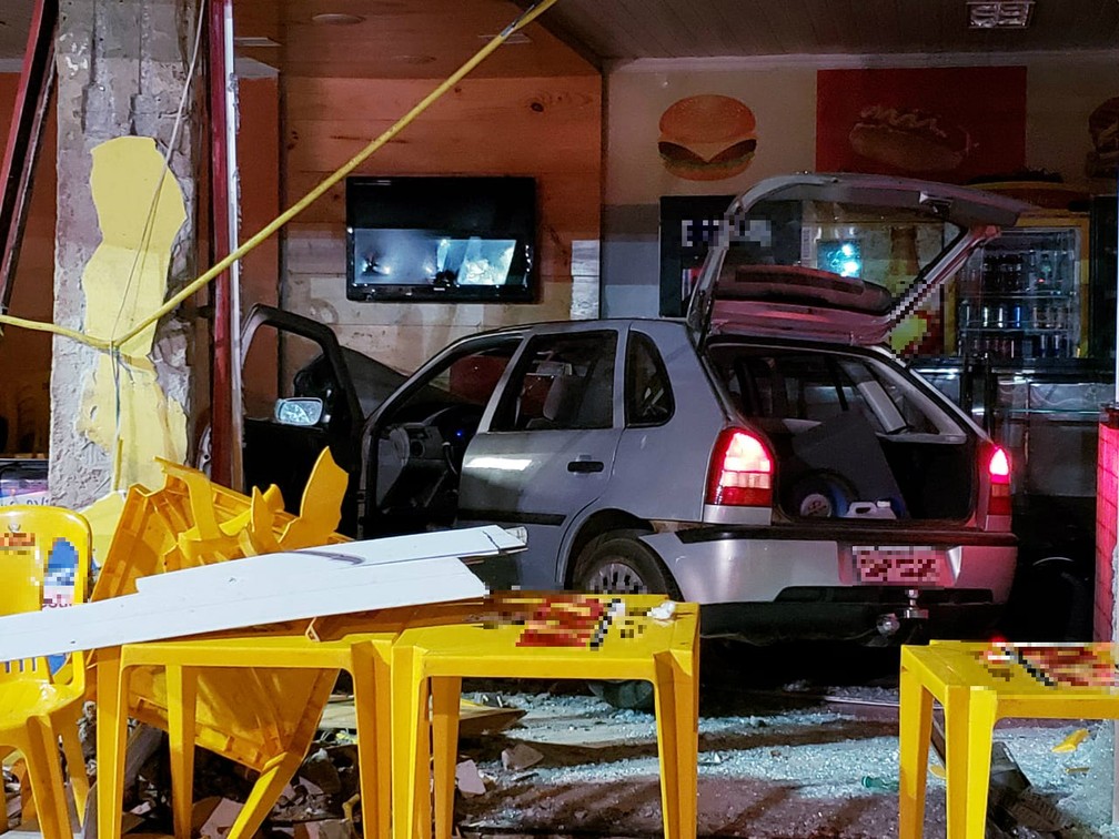 Quatro pessoas ficaram feridas  â Foto: Ivonaldo Braga/Blogbraga