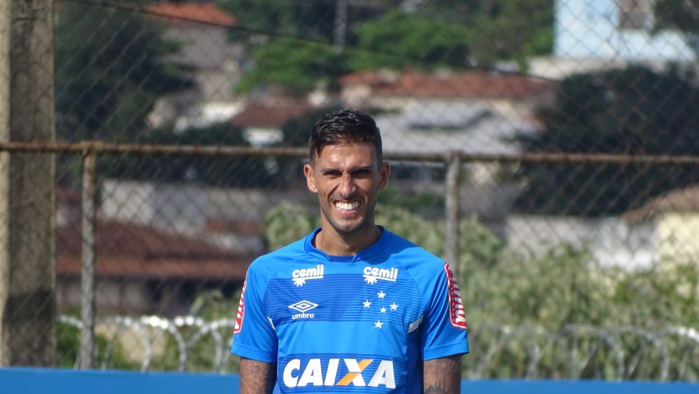 Com pouco espaço no Cruzeiro, Rafael Marques está próximo de acerto com Sport