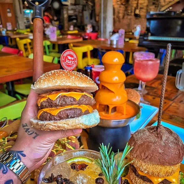 HAMBURGUERIA ESTILO AMERICANA EM SP! 😍🍔 Fomos navegar na