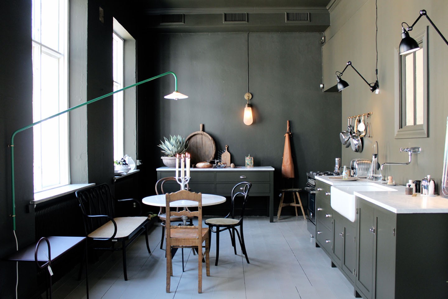 Décor do dia: cozinha escandinava em tons escuros - Casa Vogue