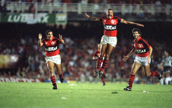 Júnior se emociona e diz que não seria campeão em 92 sem Carlinhos