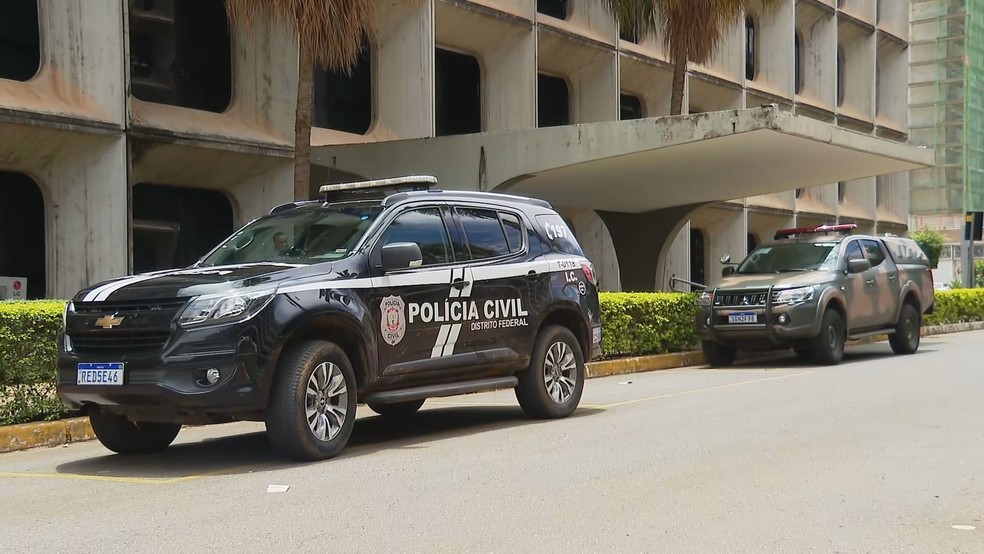 Polícia Civil no anexo do Ministério da Defesa, em Brasília — Foto: TV Globo/Reprodução