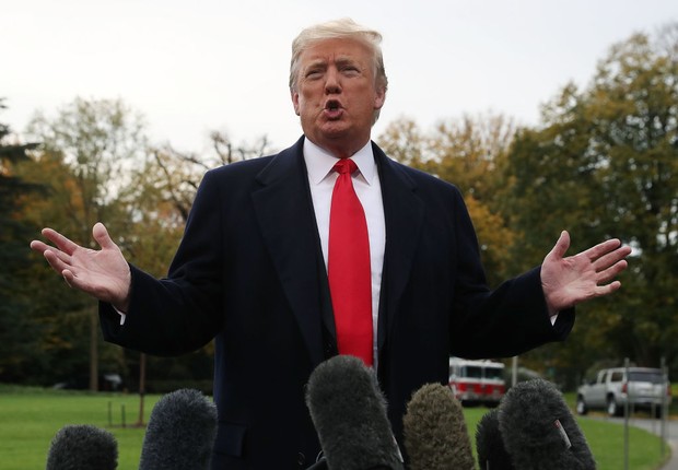 WASHINGTON, DC - NOVEMBER 02: U.S. President Donald Trump speaks to the media before departing on Marine One at the White House on November 2, 2018 in Washington, DC. President Trump is traveling to West Virginia and Indiana to attend Make America Great a (Foto: Mark Wilson/Getty Images)