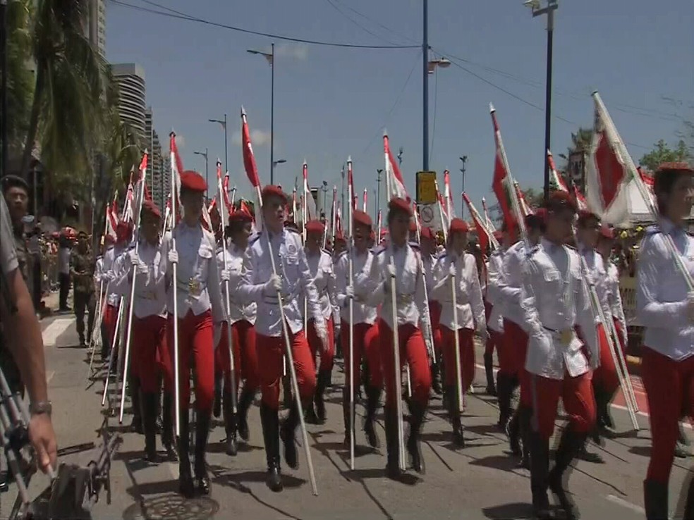 Desfile cívico-militar de 7 de Setembro em Fortaleza comemorou os 195 anos de independência do Brasil.  (Foto: Reprodução/TV Verdes Mares)