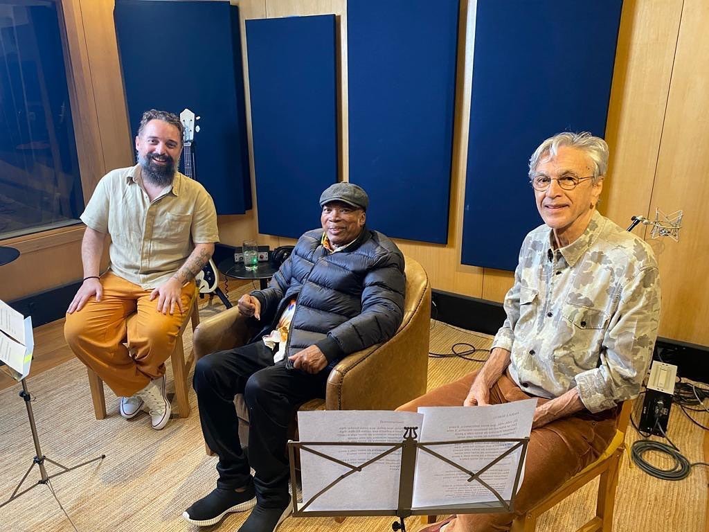 Caetano Veloso grava 'Paula e Bebeto' com o parceiro Milton Nascimento para projeto infantil