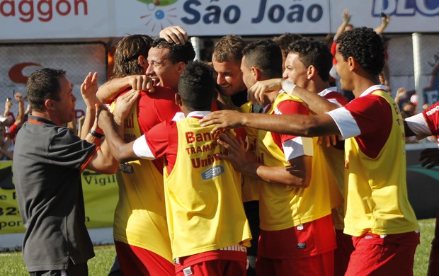 Damião comemora gol no jogo contra o São Luiz (Foto: Diego Guichard/GLOBOESPORTE.COM)