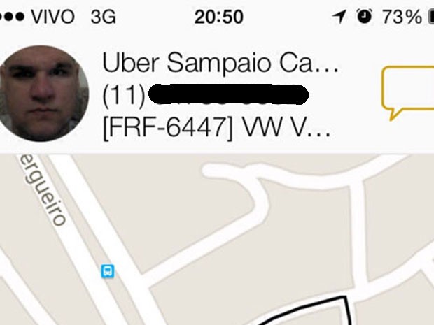 Taxista Uber Sampaio, 25 anos, aparece em tela de aplicativo legalizado em SP (Foto: Glauco Araújo/G1)